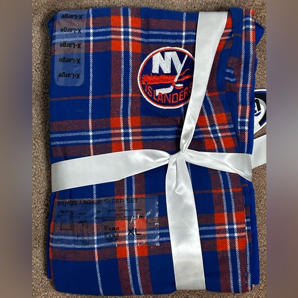 NY Islanders NHL Flannel PJ Set - Ladies XL - New! - Picture 3 of 6